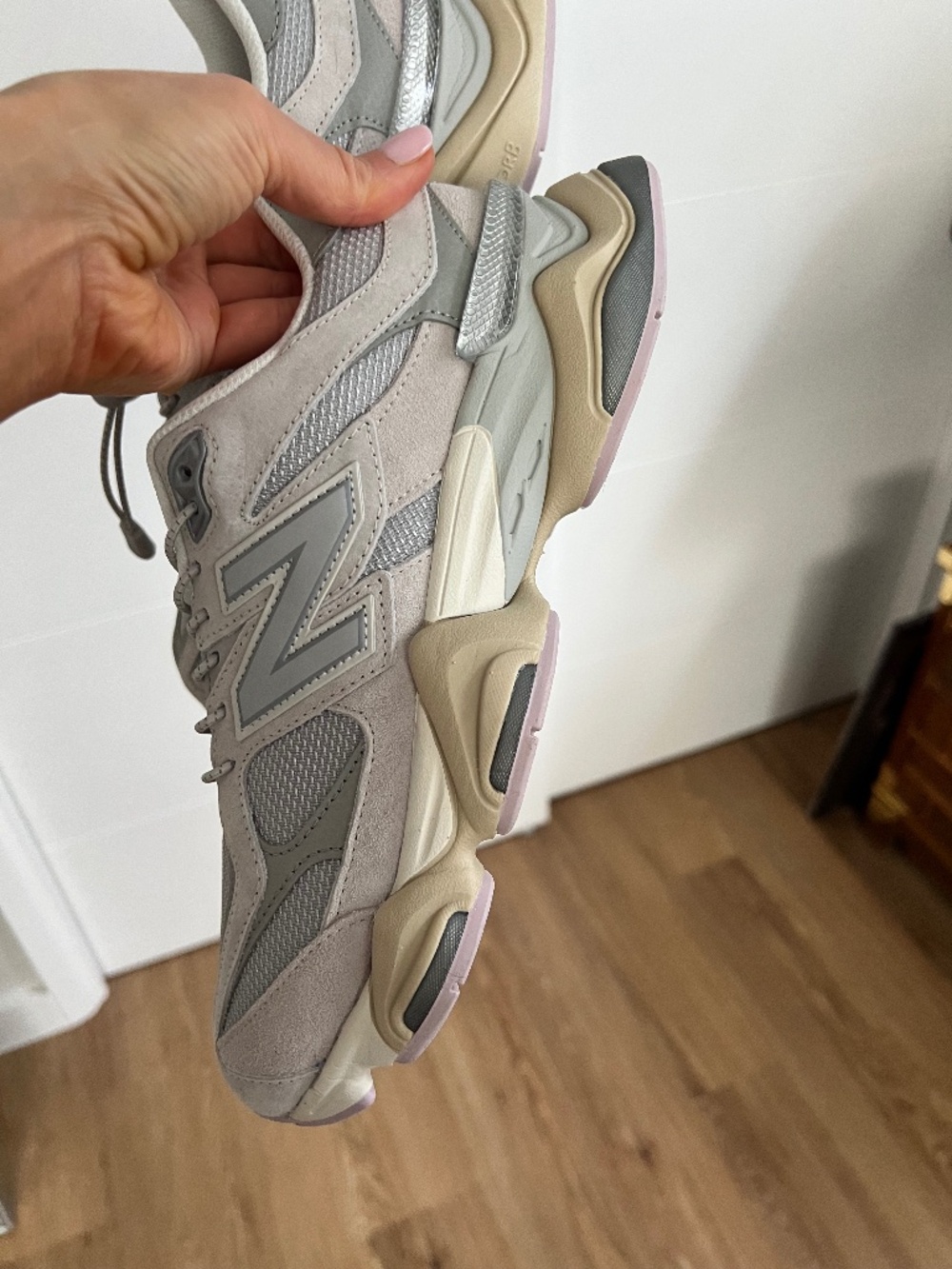 New Balance 9060 “Grey Matter” – Men’s 8 / Women’s 9.5 (EU 41)